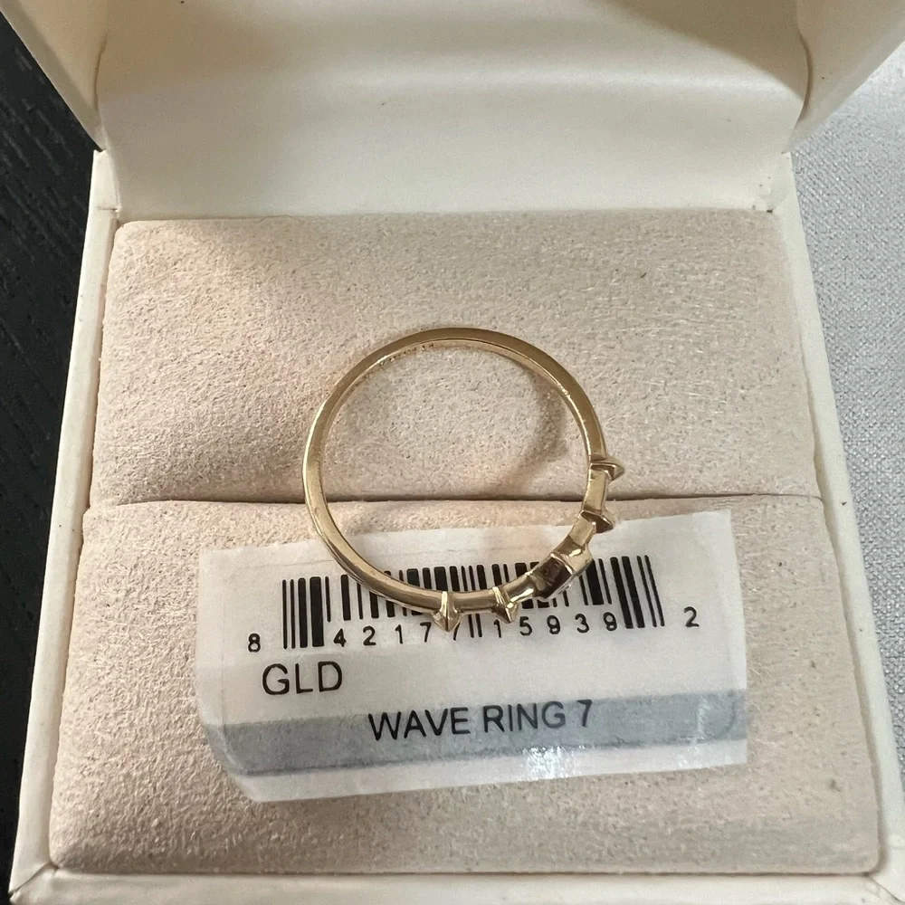 Kendra Scott 14k Yellow Gold Wave Ring.  White diamonds.  Size 7.  Hard to find. - Picture 5 of 9